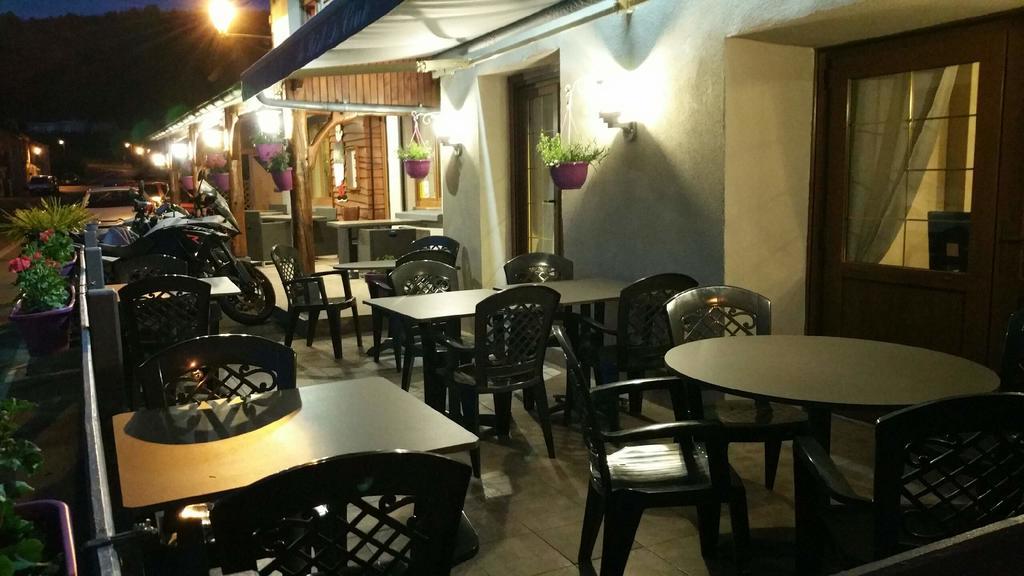 Le Point De Chute Hotel Tournavaux Exterior photo